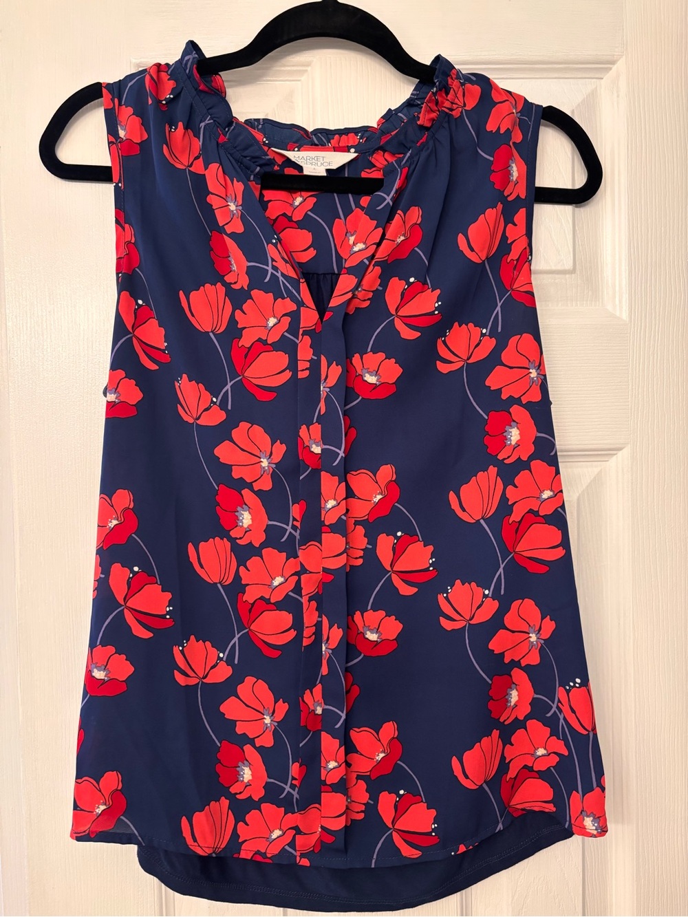 Market & Spruce Navy Sleeveless Camisole with Red Floral Print
